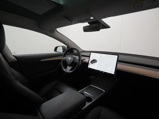 Tesla Model 3 - Afbeelding 2 van 30
