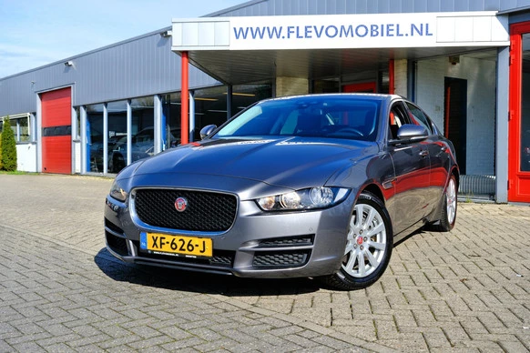 Jaguar XE - Afbeelding 1 van 30