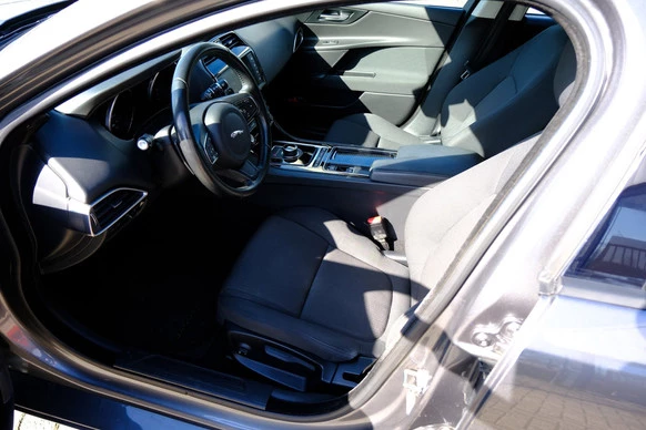 Jaguar XE - Afbeelding 3 van 30