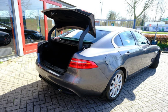 Jaguar XE - Afbeelding 10 van 30