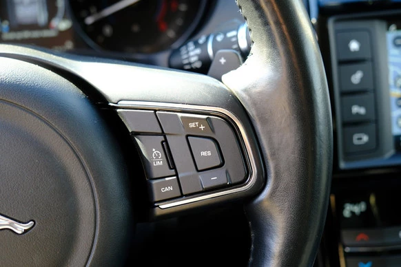 Jaguar XE - Afbeelding 27 van 30