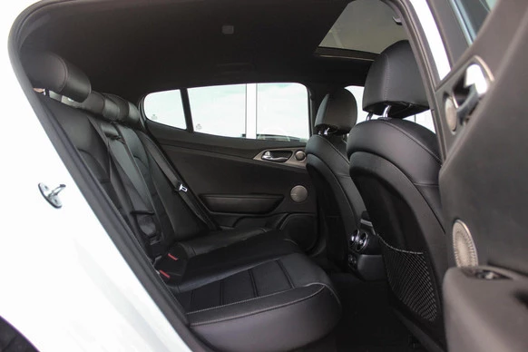 Kia Stinger - Afbeelding 20 van 30