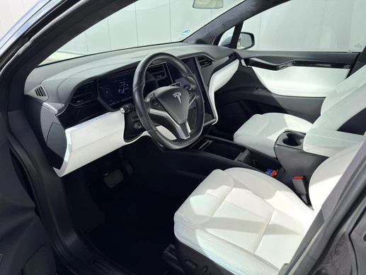 Tesla Model X - Afbeelding 18 van 30