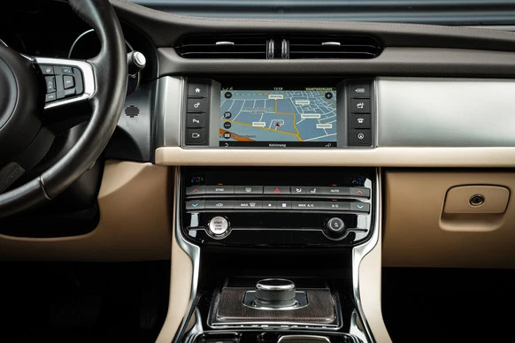 Jaguar XF - Afbeelding 10 van 30