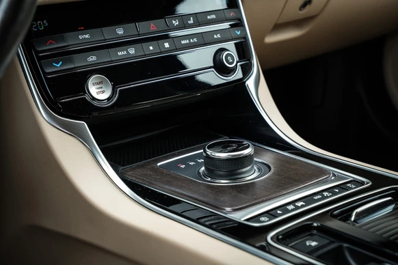 Jaguar XF - Afbeelding 12 van 30