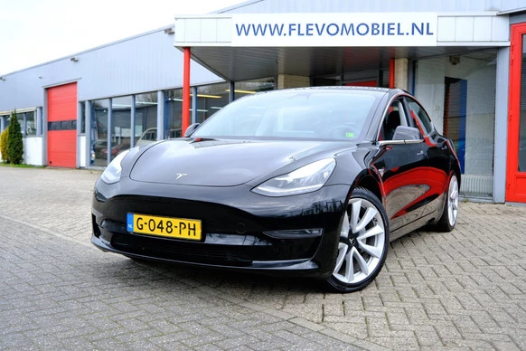 Tesla Model 3 - Afbeelding 1 van 30