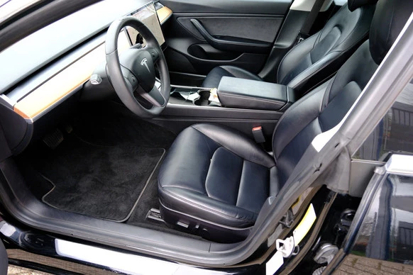 Tesla Model 3 - Afbeelding 2 van 30