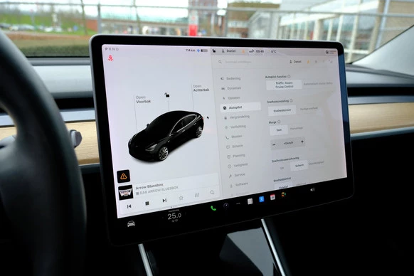 Tesla Model 3 - Afbeelding 14 van 30