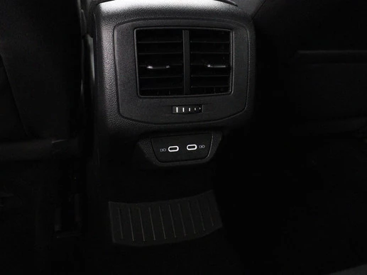 Volkswagen T-Roc - Afbeelding 28 van 30