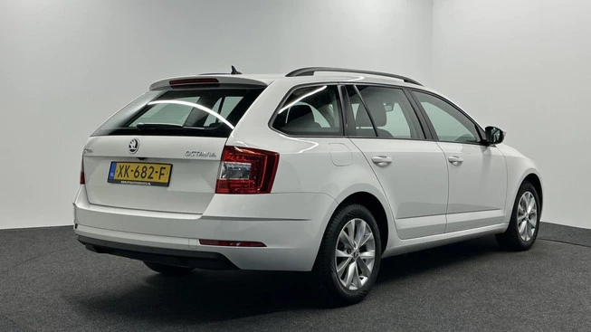Škoda Octavia - Afbeelding 2 van 30