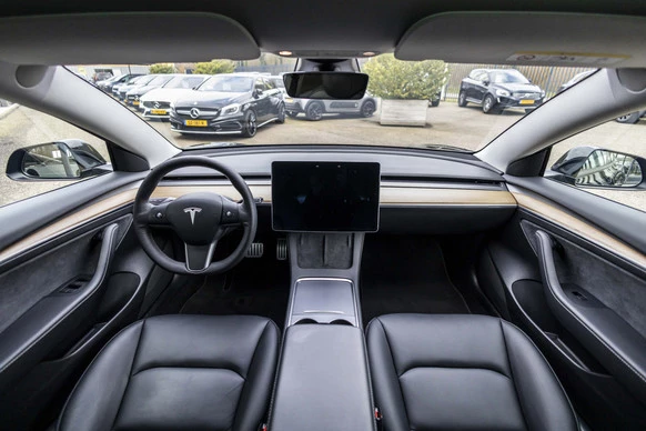 Tesla Model 3 - Afbeelding 16 van 30