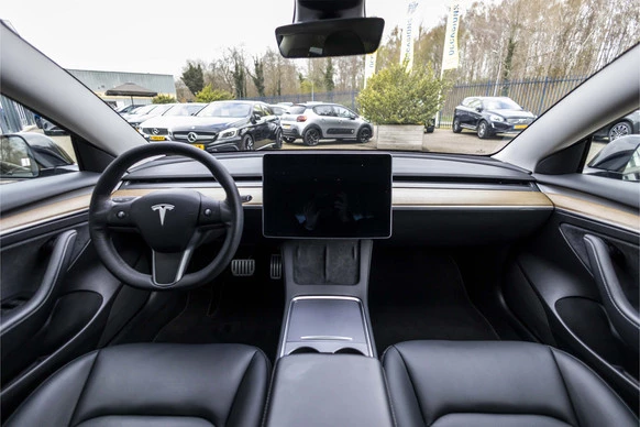 Tesla Model 3 - Afbeelding 17 van 30