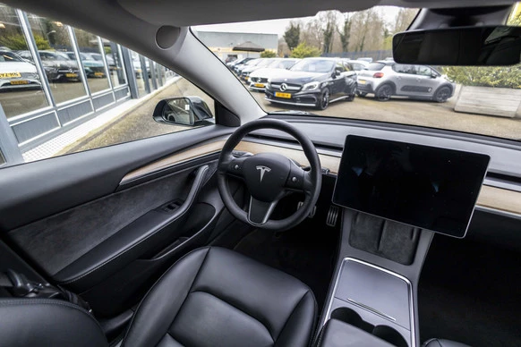 Tesla Model 3 - Afbeelding 19 van 30