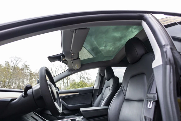 Tesla Model 3 - Afbeelding 22 van 30