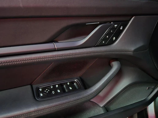 Porsche Taycan - Afbeelding 21 van 30