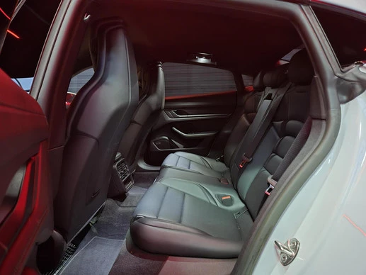 Porsche Taycan - Afbeelding 28 van 30