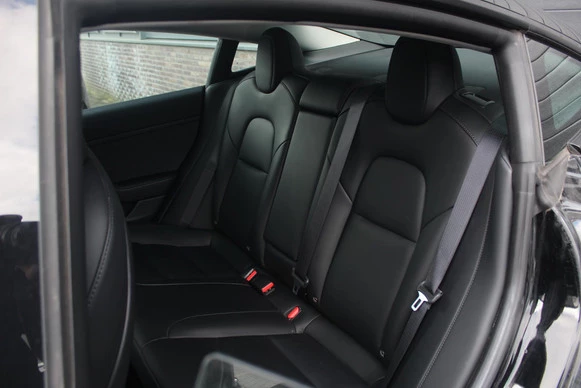 Tesla Model 3 - Afbeelding 8 van 25