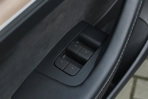 Tesla Model 3 - Afbeelding 12 van 25