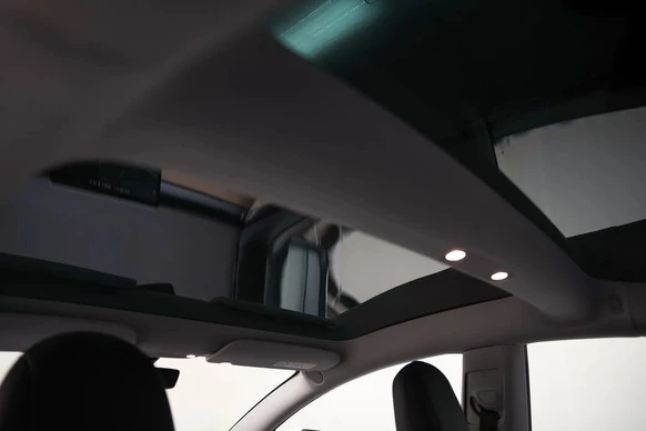 Tesla Model 3 - Afbeelding 5 van 30