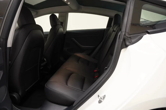 Tesla Model 3 - Afbeelding 14 van 30