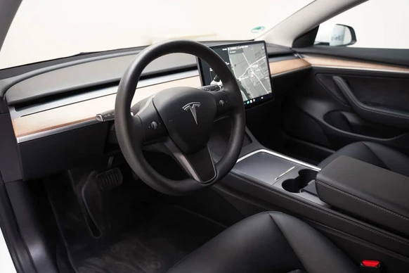 Tesla Model 3 - Afbeelding 17 van 30