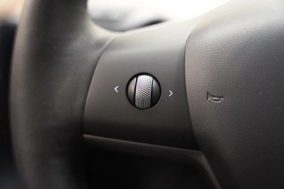 Tesla Model 3 - Afbeelding 19 van 30