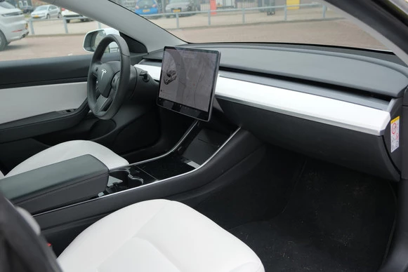 Tesla Model 3 - Afbeelding 8 van 19