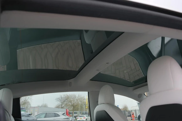 Tesla Model 3 - Afbeelding 15 van 19