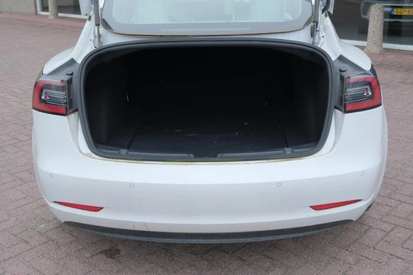 Tesla Model 3 - Afbeelding 17 van 19