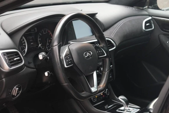 Infiniti Q30 - Afbeelding 8 van 30