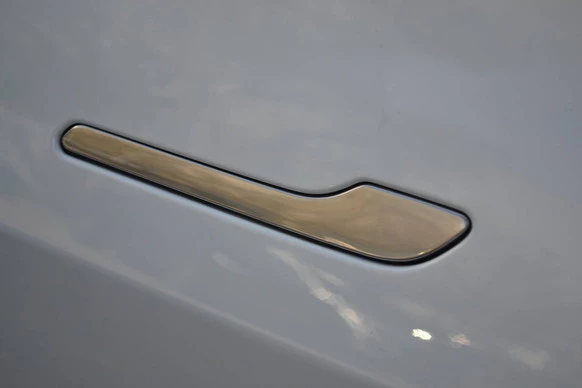 Tesla Model 3 - Afbeelding 9 van 30