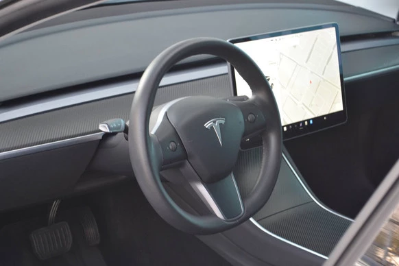Tesla Model 3 - Afbeelding 16 van 30
