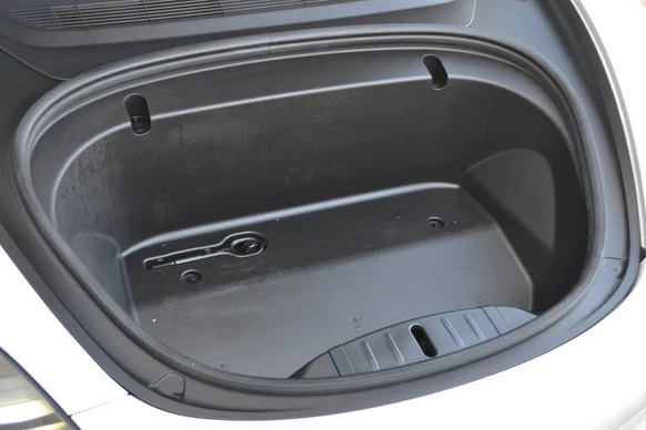 Tesla Model 3 - Afbeelding 18 van 30