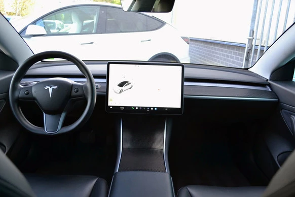 Tesla Model 3 - Afbeelding 20 van 30