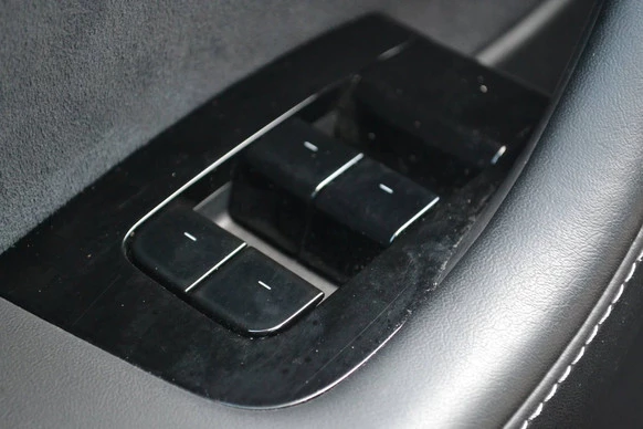 Tesla Model 3 - Afbeelding 22 van 30