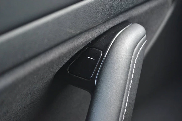 Tesla Model 3 - Afbeelding 23 van 30