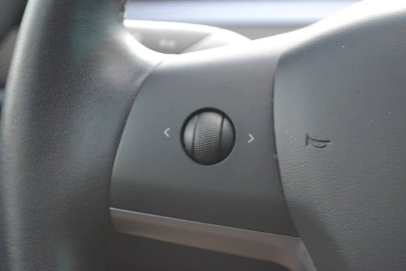 Tesla Model 3 - Afbeelding 24 van 30