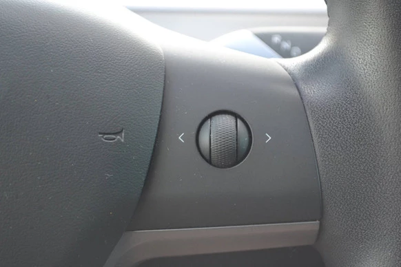 Tesla Model 3 - Afbeelding 25 van 30