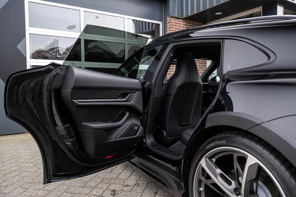 Porsche Taycan - Afbeelding 24 van 30