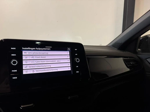 Volkswagen T-Roc - Afbeelding 13 van 30