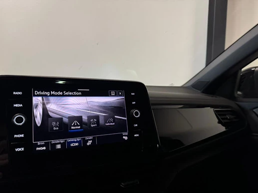 Volkswagen T-Roc - Afbeelding 25 van 30