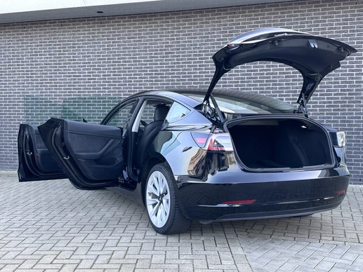 Tesla Model 3 - Afbeelding 19 van 30