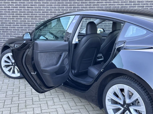 Tesla Model 3 - Afbeelding 22 van 30