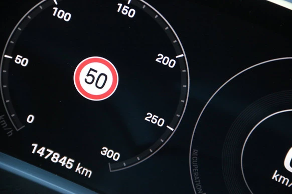 Porsche Taycan - Afbeelding 19 van 24