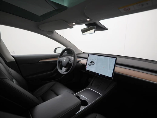 Tesla Model 3 - Afbeelding 2 van 30