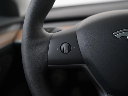 Tesla Model 3 - Afbeelding 8 van 30