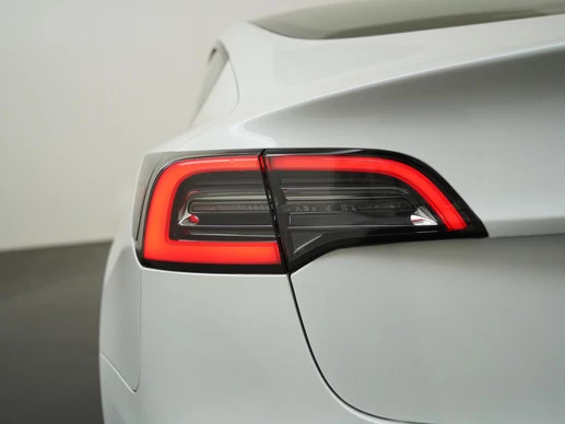 Tesla Model 3 - Afbeelding 28 van 30