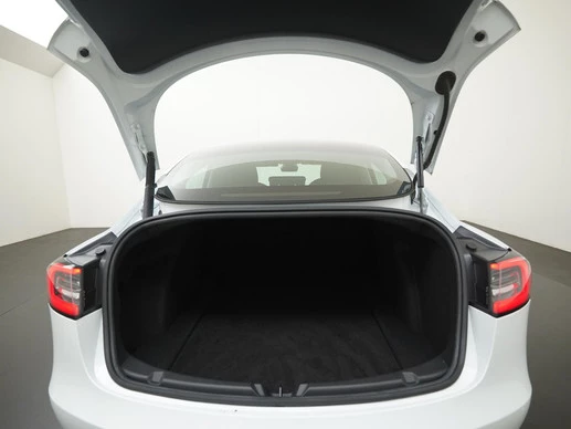 Tesla Model 3 - Afbeelding 29 van 30