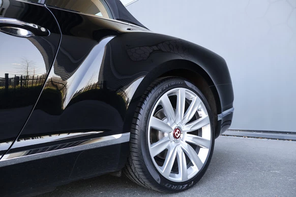 Bentley Continental GT - Afbeelding 14 van 30