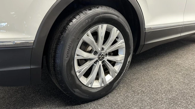 Volkswagen Tiguan - Afbeelding 17 van 30